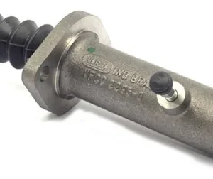 BOMBA EMBRAGUE INFERIOR MB710